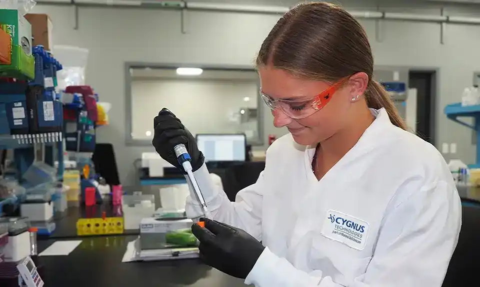 Cygnus_RnD_scientist_pipette_960x575